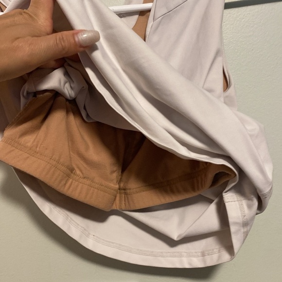 Lululemon | white Sleeveless workout Top PTP 13 in flat lay - built in brashelf - Picture 3 of 3